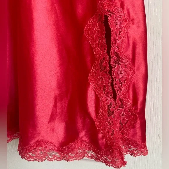 Vintage Victoria’s Secret red lace slip - Picture 6 of 9